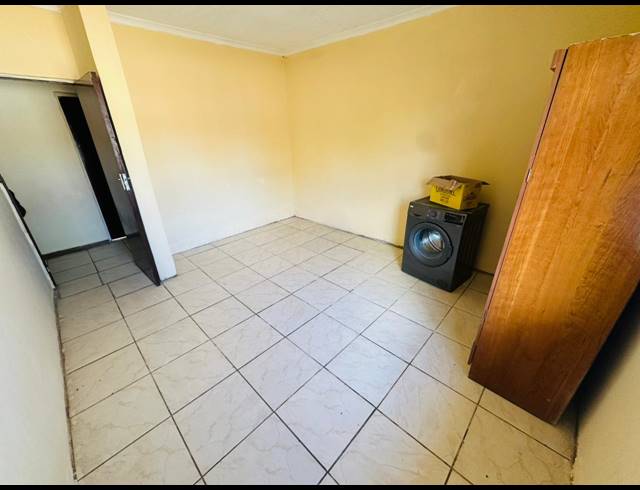 5 BEDROOM HOUSE FOR SALE IN EDENDALE J